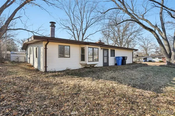 $138,000 | 325 Holiday Hill Drive, Florissant, MO 63033