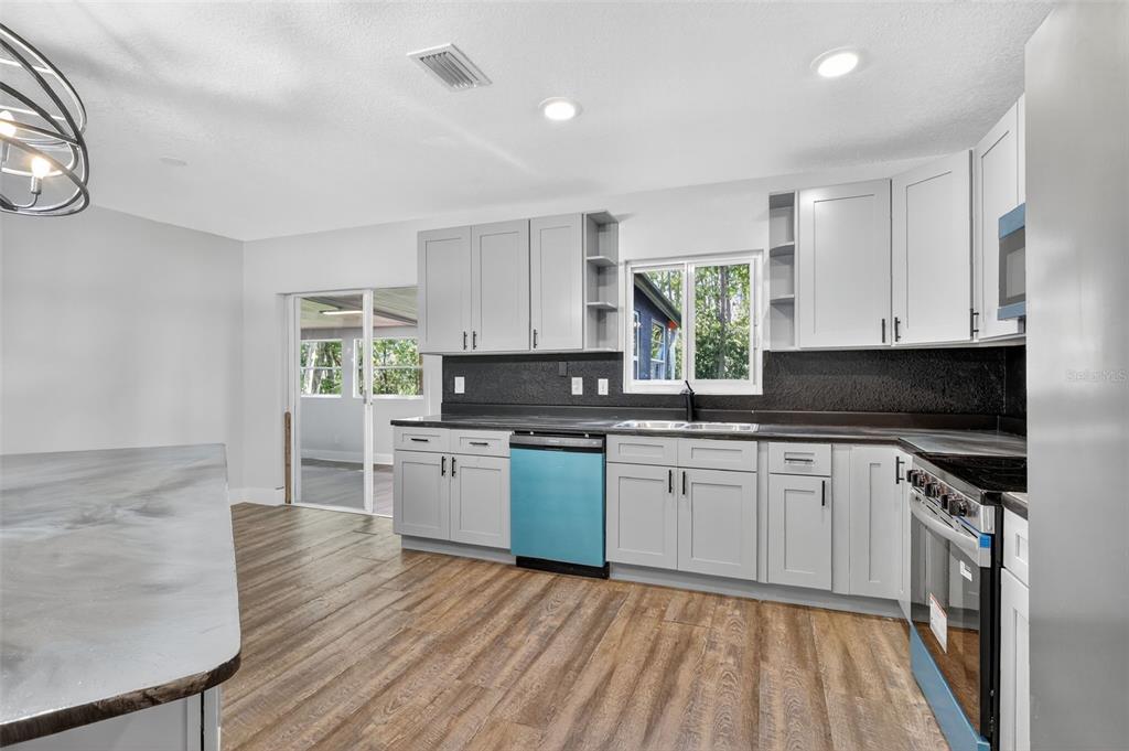 16133 Ravendale Drive Tampa, FL 33618 - Photo 17 of 36