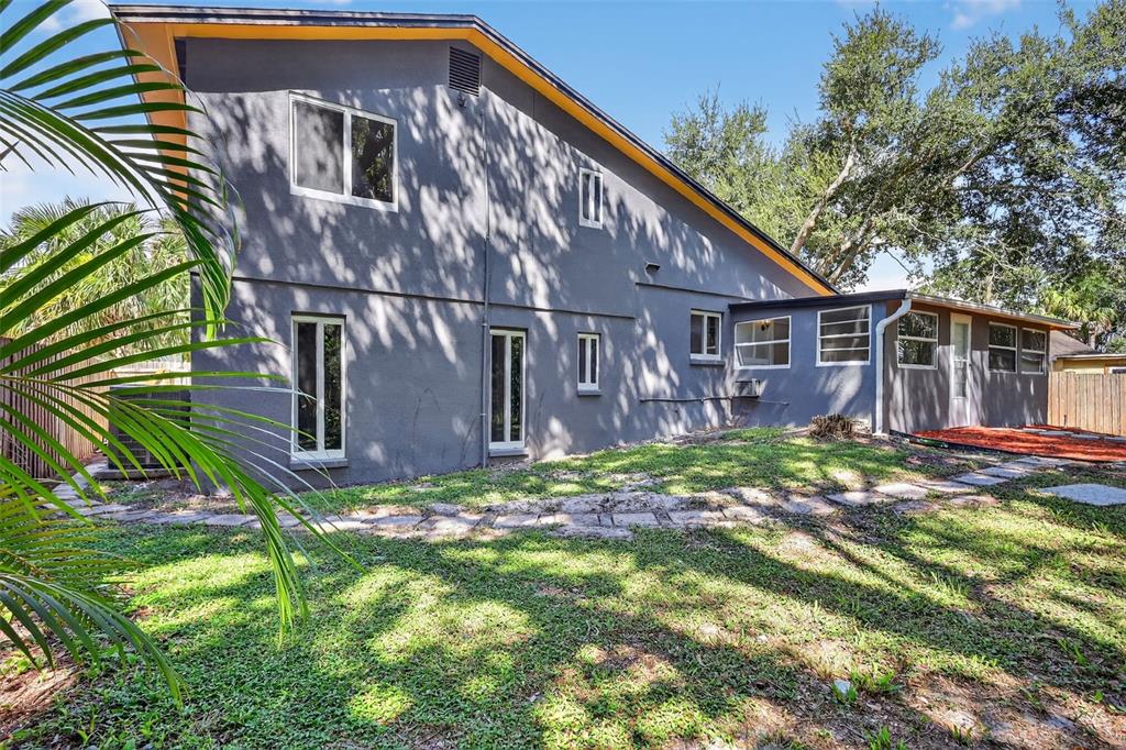 16133 Ravendale Drive Tampa, FL 33618 - Photo 5 of 36