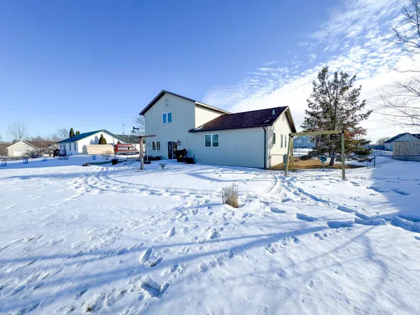 $339,900 | 1124 Garnet Boulevard, Detroit Lakes, MN 56501