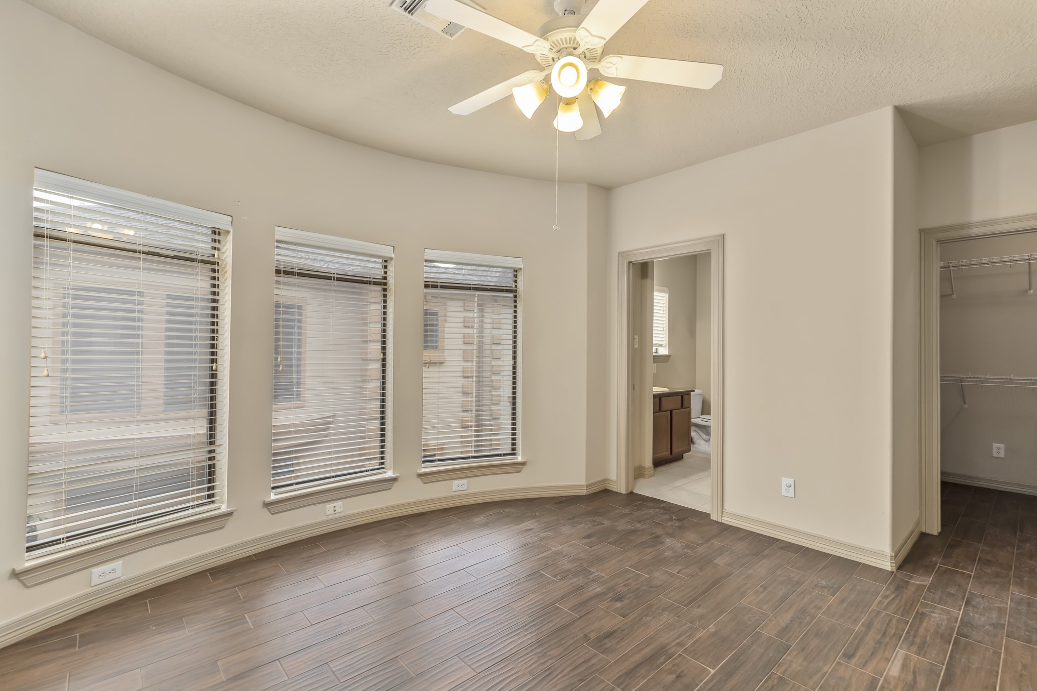 1607 Bass Street, Unit B Houston, TX 77007 - Photo 28 of 39 an empty room with wooden floor fan and windows