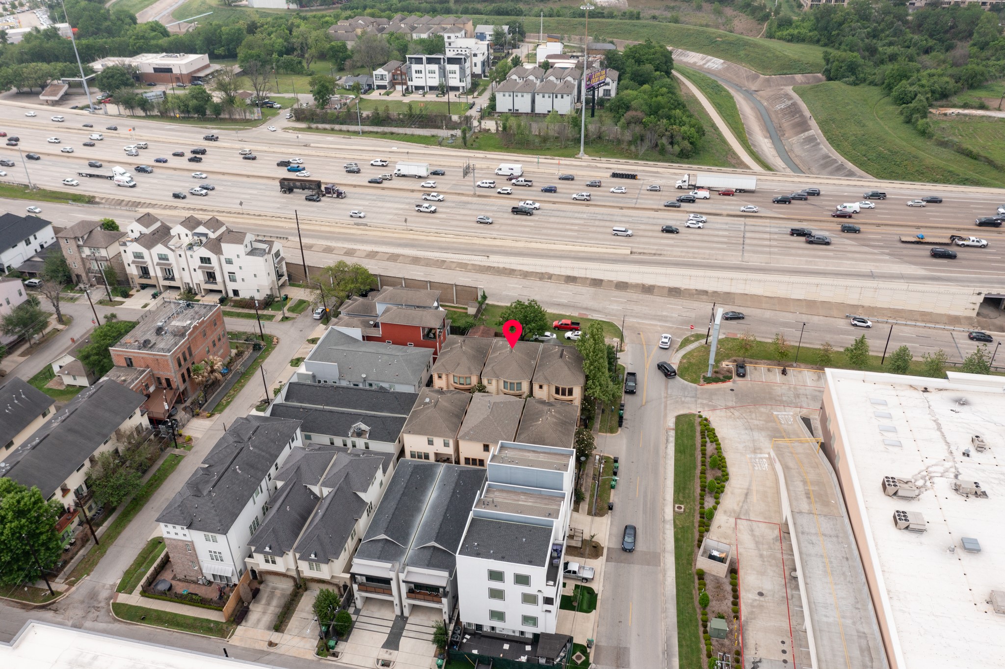 1607 Bass Street, Unit B Houston, TX 77007 - Photo 36 of 39 a view of outdoor space with seating area