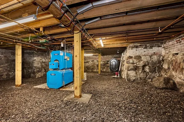 a view of backyard with garden and trees