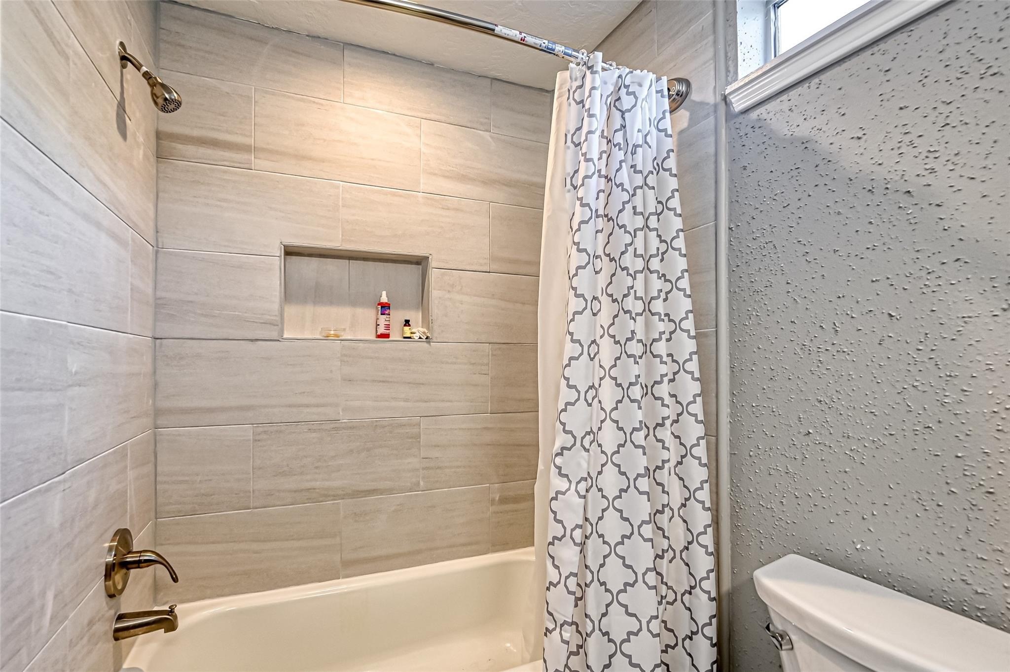 10252 Cottage Field Road Houston, TX 77041 - Photo 8 of 18 a bathroom with a shower and a toilet