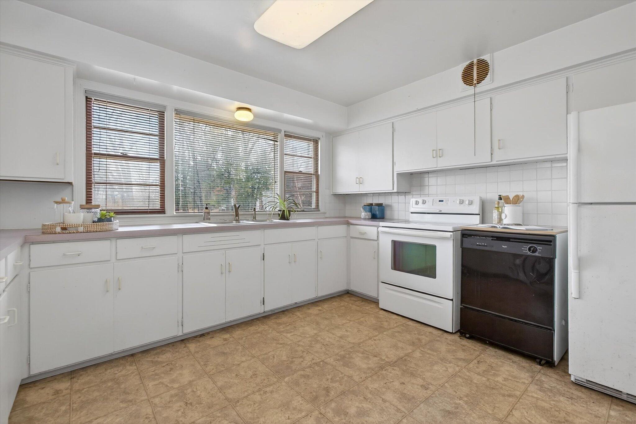 2700 Niles Road St. Joseph, MI 49085 - Photo 7 of 24 09-9