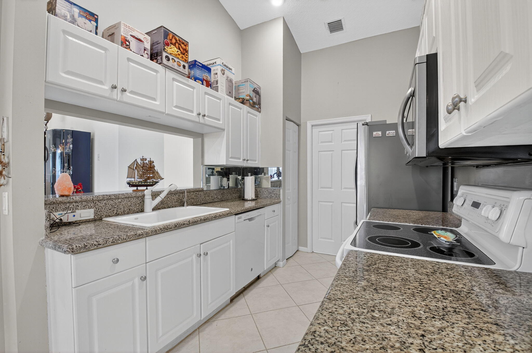 7470 Chorale Road Boynton Beach, FL 33437 - Photo 10 of 74 Kitchen