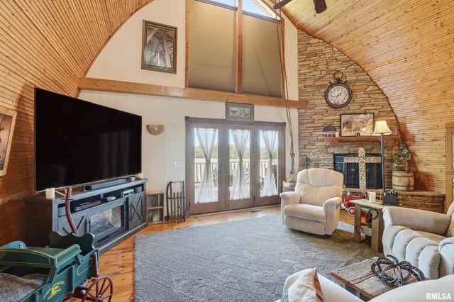 $460,000 | 17297 Highway 92, Columbus Junction, IA 52738