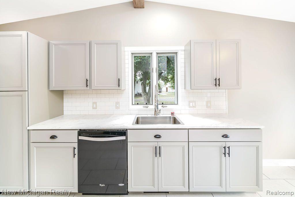 2620 Emmons Avenue Rochester, MI 48307 - Photo 6 of 26 Gallery Image 6