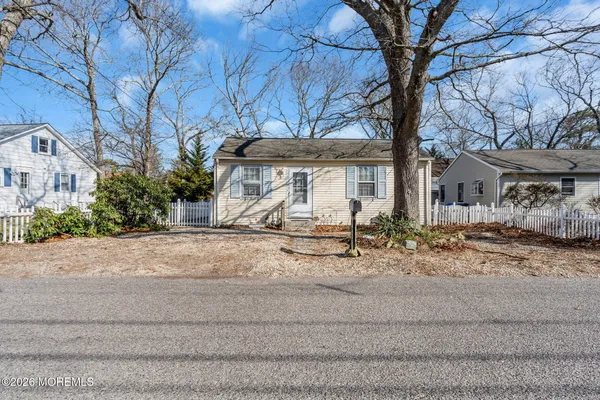 $290,000 | 488 Mohawk Drive, Brick, NJ 08723