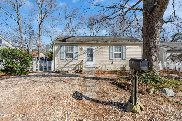 $290,000 | 488 Mohawk Drive, Brick, NJ 08723