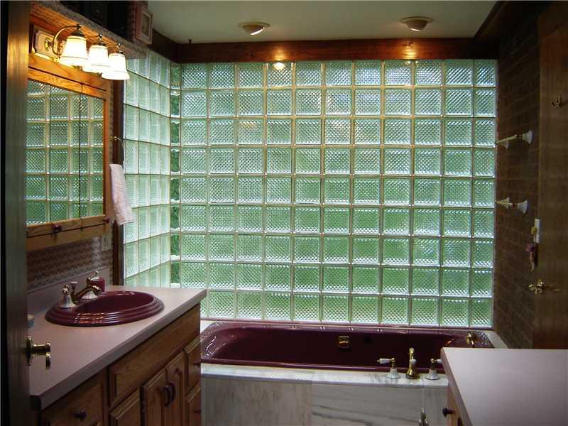 2817 McCully Road Allison Park, PA 15101 - Photo 17 of 23 Master Bath/Spa.