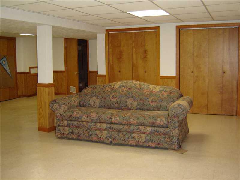 2817 McCully Road Allison Park, PA 15101 - Photo 21 of 23 Den/Family/Great Room.