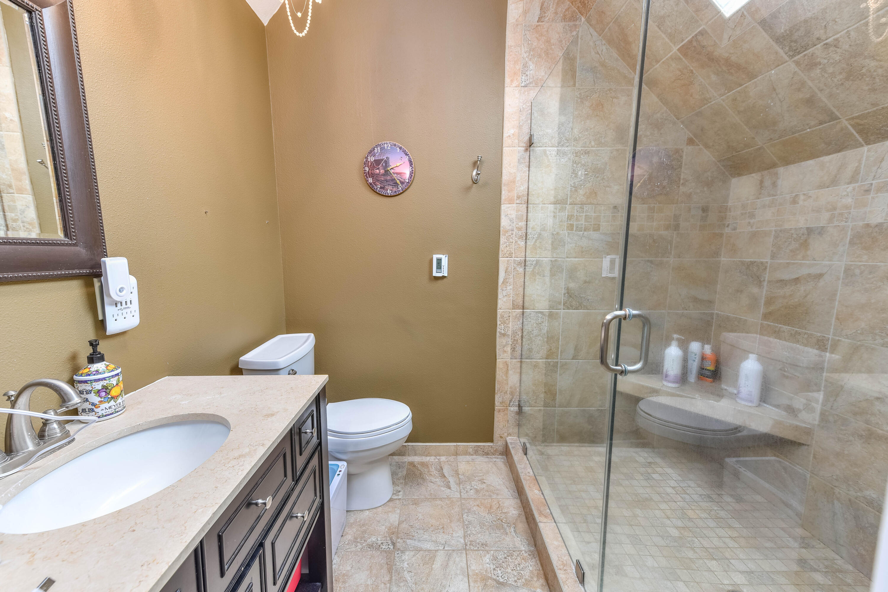 21698 Rickard Road Bend, OR 97702 - Photo 25 of 51 Primary bathroom (accessed by going through the walk in closet).
