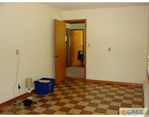422 Ridge Road Dayton, NJ 08810 - Photo 11 of 24 a bathroom with a sink