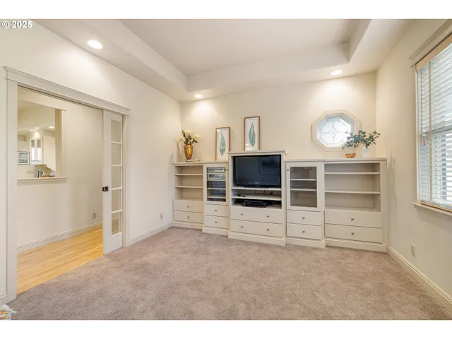 a view of a livingroom with furniture