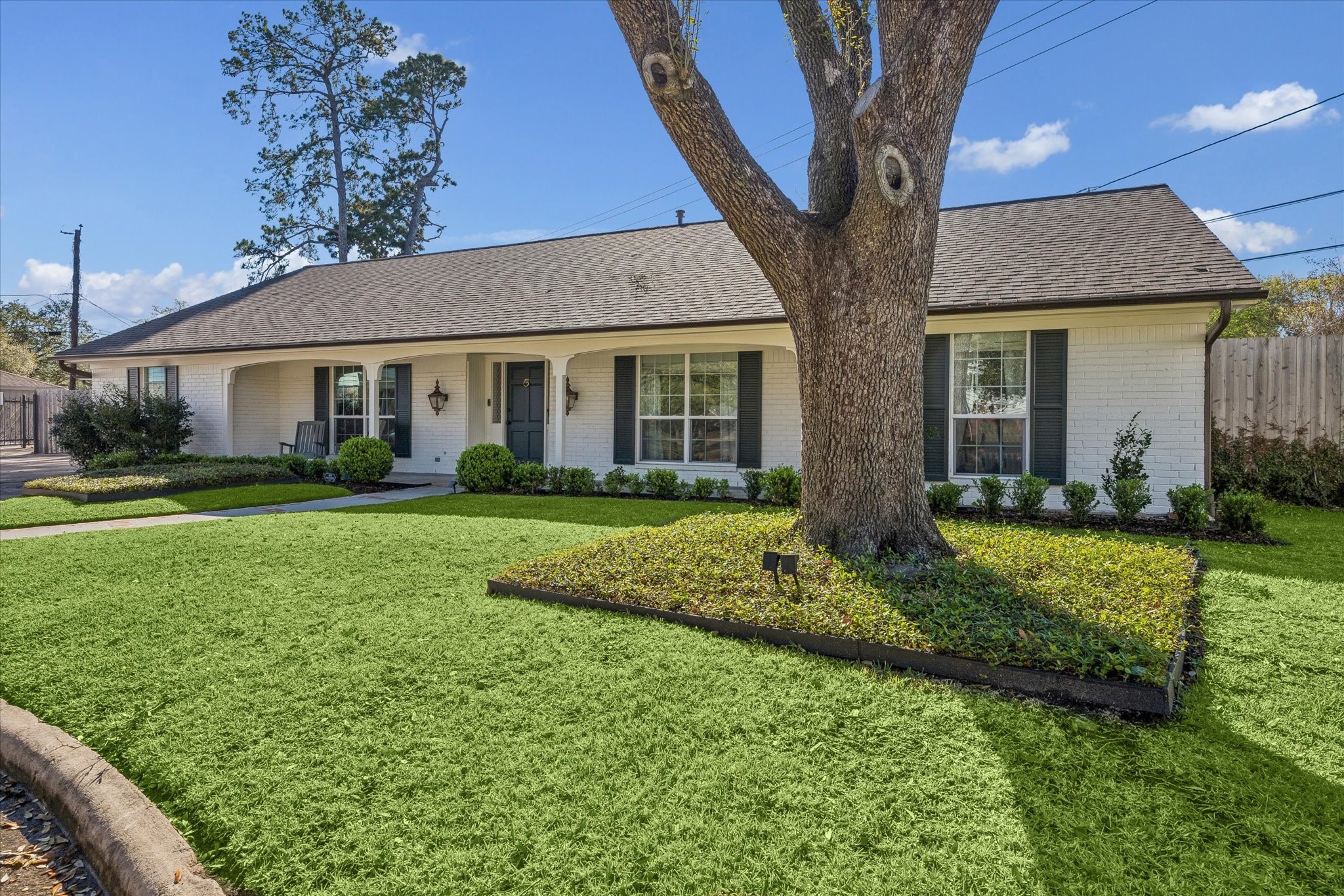 Completed in 2024, this culdesac Candlelight Plaza home was taken down to the studs and thoughtfully rebuilt by Harvard Homes in collaboration with Jennifer Barron Interiors.