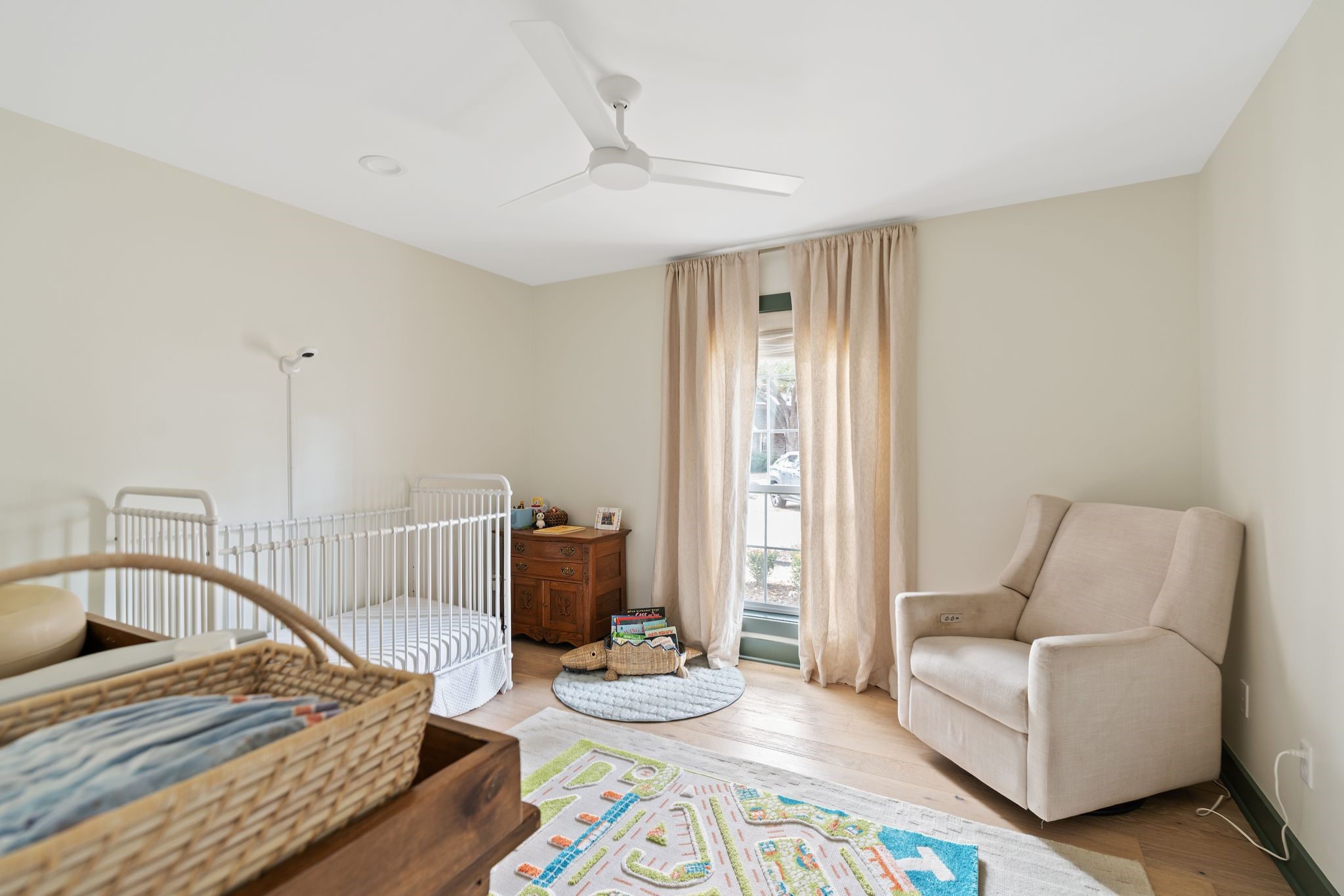 4902 Candleleaf Drive Houston, TX 77018 - Photo 22 of 32 Large windows and warm hardwood floors create a bright, comfortable bedroom, with a spacious closet that keeps everything neatly tucked away.