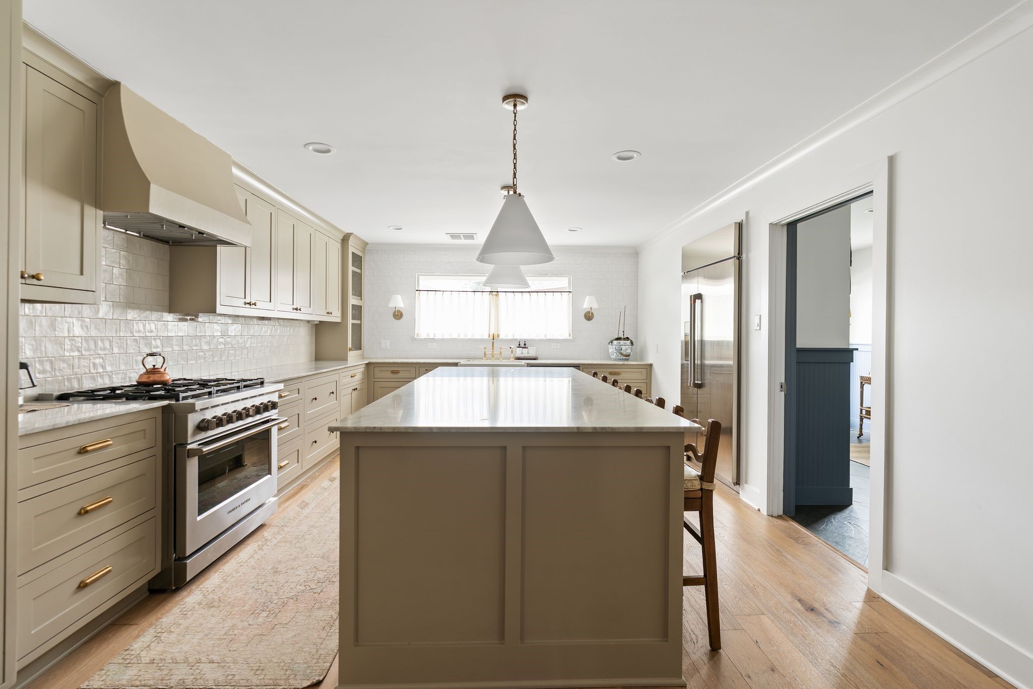 4902 Candleleaf Drive Houston, TX 77018 - Photo 8 of 32 A Fisher & Paykel gas range and oven provide professional-grade performance for everyday cooking with induction, gas or hybrid modes.