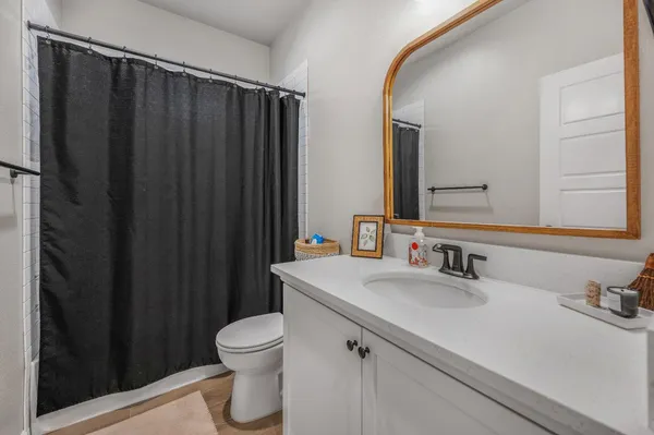 $479,000 | 619 Wood Crest Avenue, Madera, CA 93636