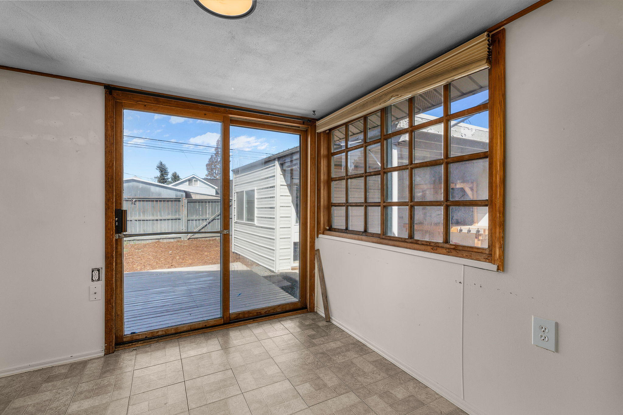 227 Southwest 11th Street Redmond, OR 97756 - Photo 9 of 25 2024_05_03_227_sw_11th_st_rdm-13