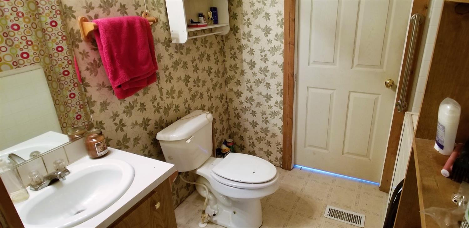 9052 Florence Hill Road Florence, IN 47020 - Photo 16 of 18 Gallery Image 16