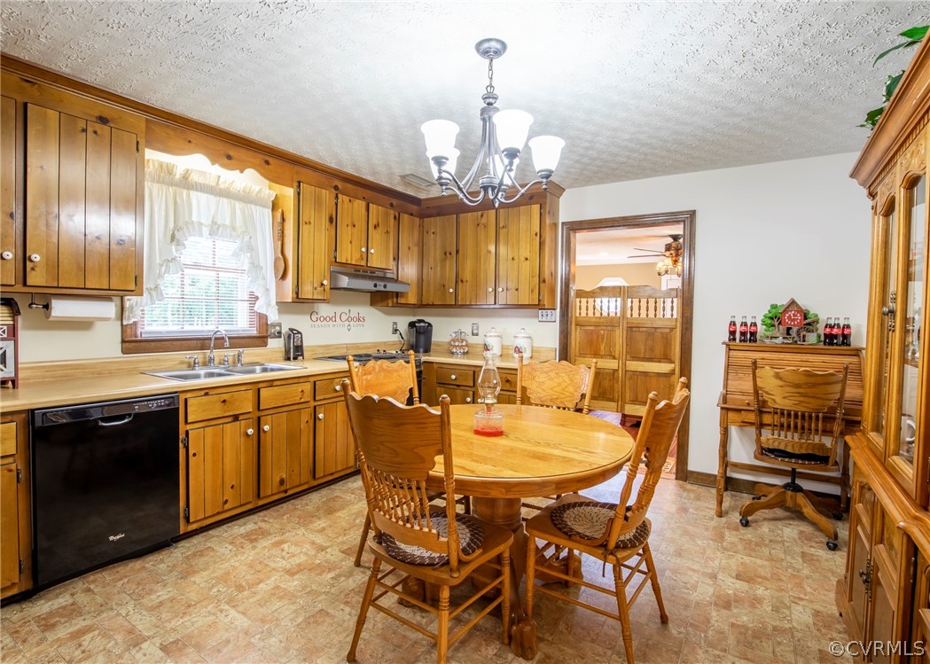 6390 Blenheim Road Powhatan, VA 23139 - Photo 17 of 50 Gallery Image 17