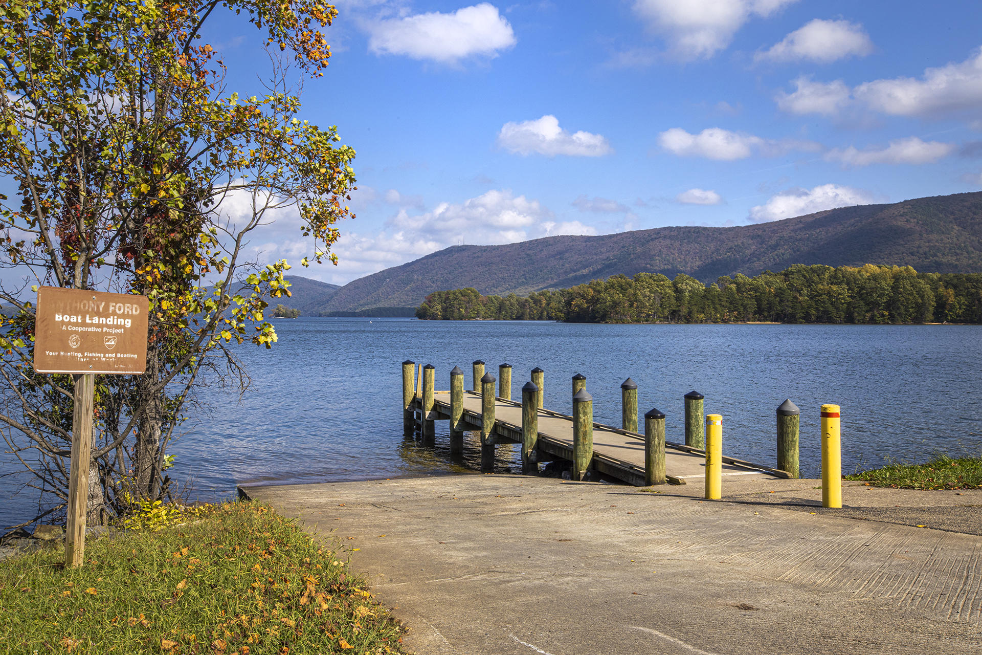 5620 Smith Mountain Road Penhook, VA 24137 - Photo 34 of 40 Public dock area