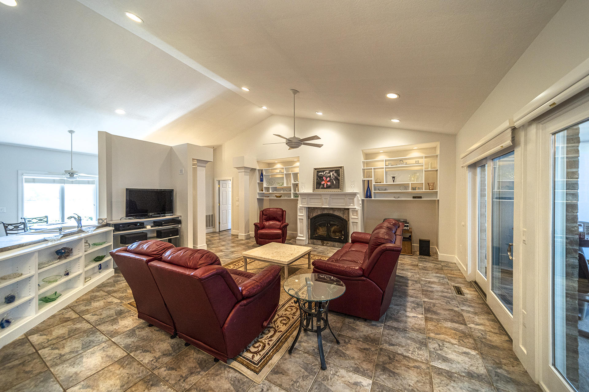 5620 Smith Mountain Road Penhook, VA 24137 - Photo 6 of 40 Livingroom