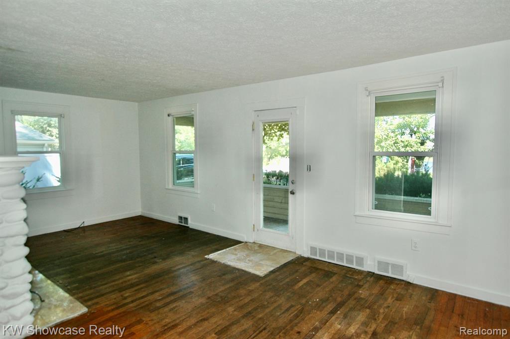 6673 Windiate Road Waterford, MI 48329 - Photo 8 of 41