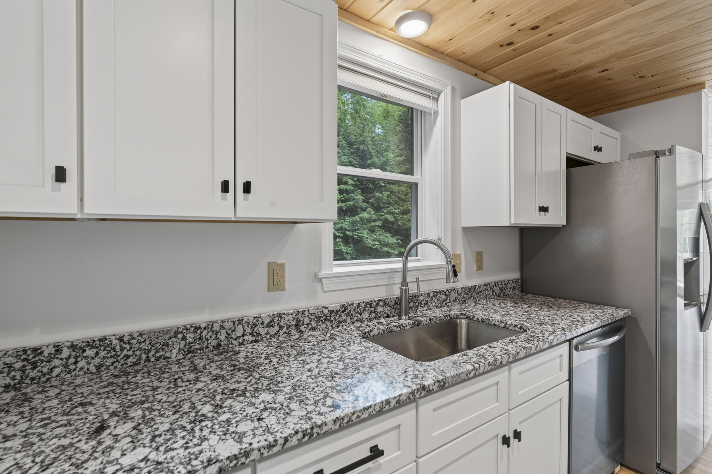 8 Hillside Avenue Harrison, ME 04040 - Photo 18 of 43