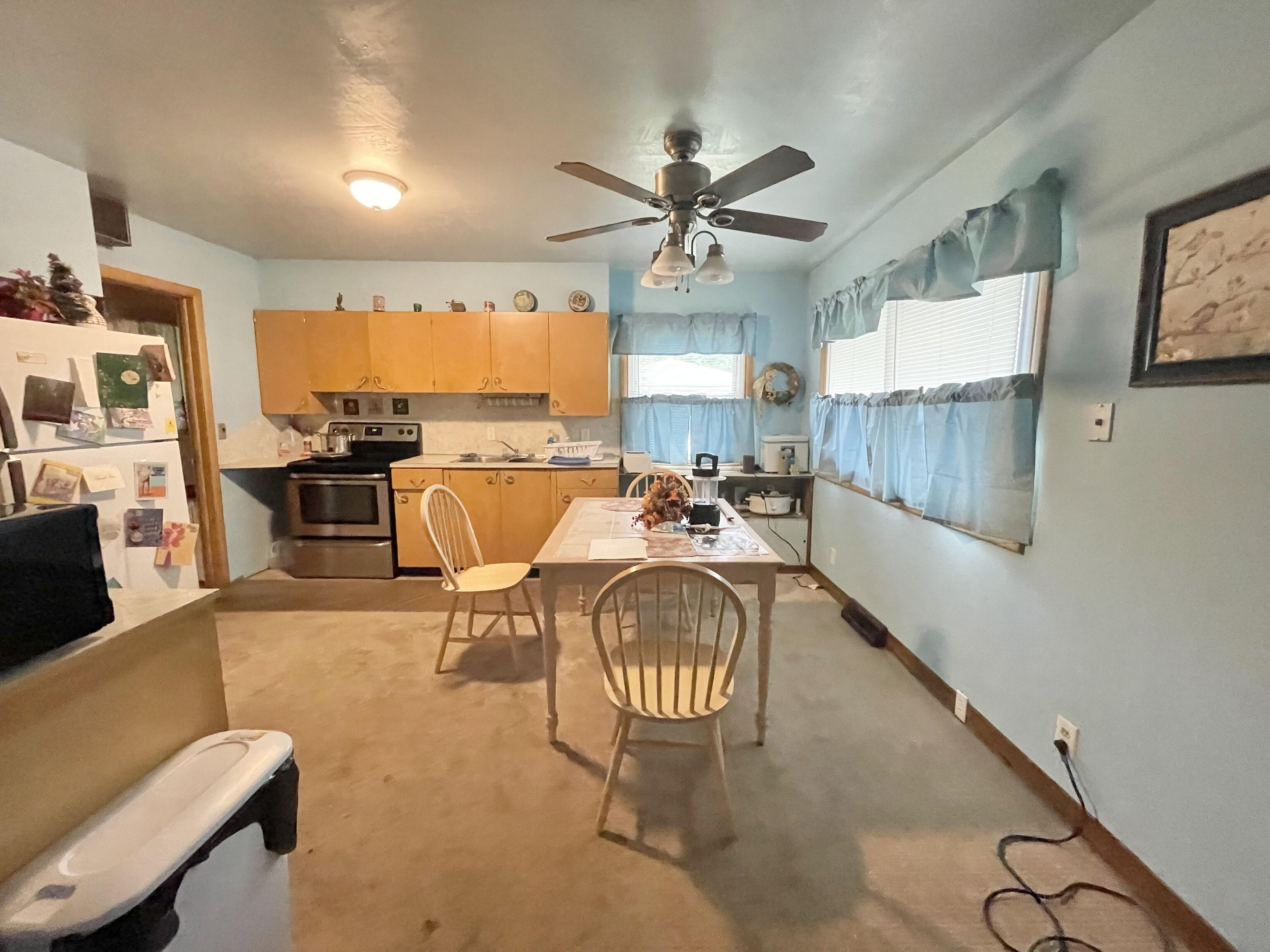 737 Walnut Street Clinton, IN 47842 - Photo 3 of 11 Gallery Image 3