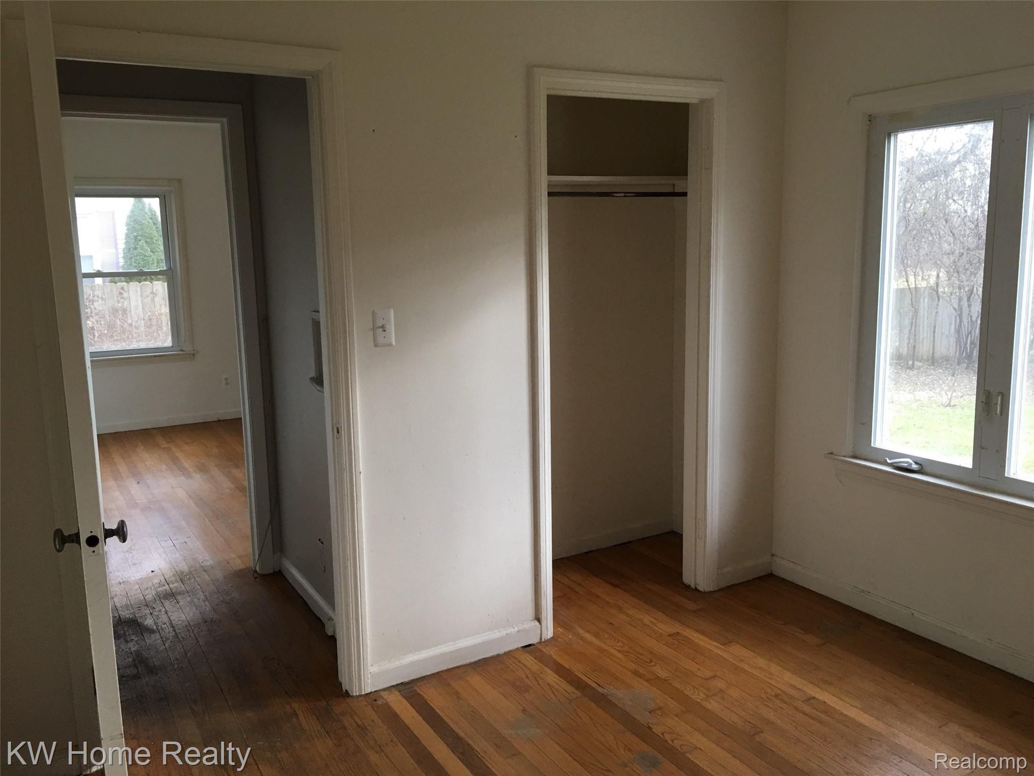25815 Farmbrook Road Southfield, MI 48034 - Photo 9 of 34 BEDROOM W/HARDWOOD FLOORS