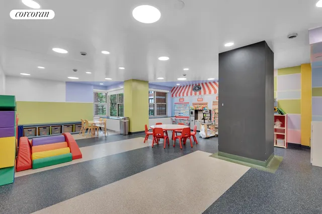 $915,000 | 360 East 72nd Street, Unit A307 | Lenox Hill