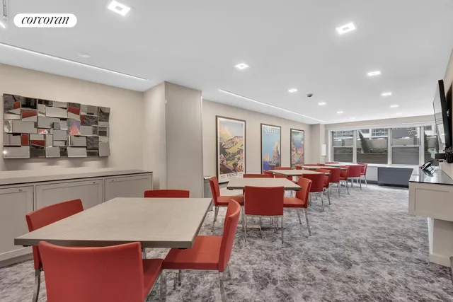 $915,000 | 360 East 72nd Street, Unit A307 | Lenox Hill