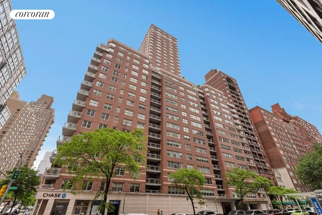 $915,000 | 360 East 72nd Street, Unit A307 | Lenox Hill