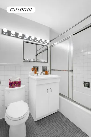 $915,000 | 360 East 72nd Street, Unit A307 | Lenox Hill