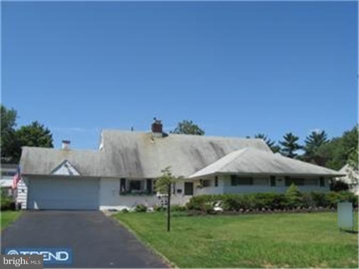 11 Sycamore Road Levittown, PA 19056 - Photo 1 of 12 Gallery Image 1