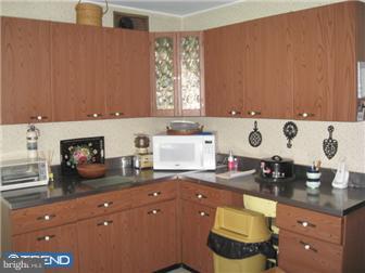 11 Sycamore Road Levittown, PA 19056 - Photo 3 of 12 Kitchen