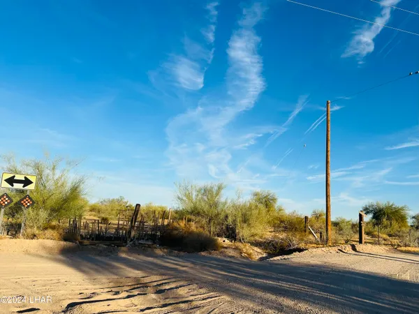$27,500 | 25401 Ave 37 East, Bouse, AZ 85325