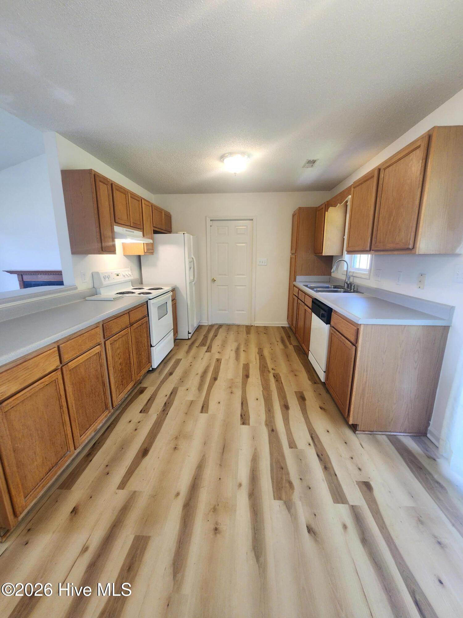 243 Parnell Road Hubert, NC 28539 - Photo 7 of 26 Kitchen