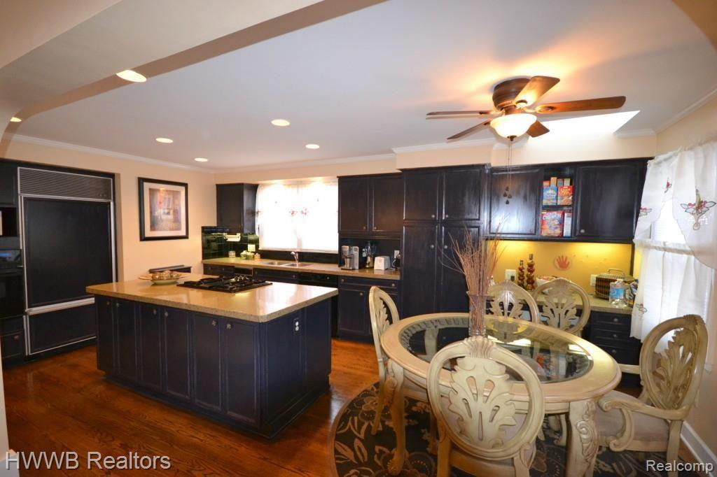 588 Lincoln Road Grosse Pointe, MI 48230 - Photo 7 of 25 Kitchen & Casual Dining