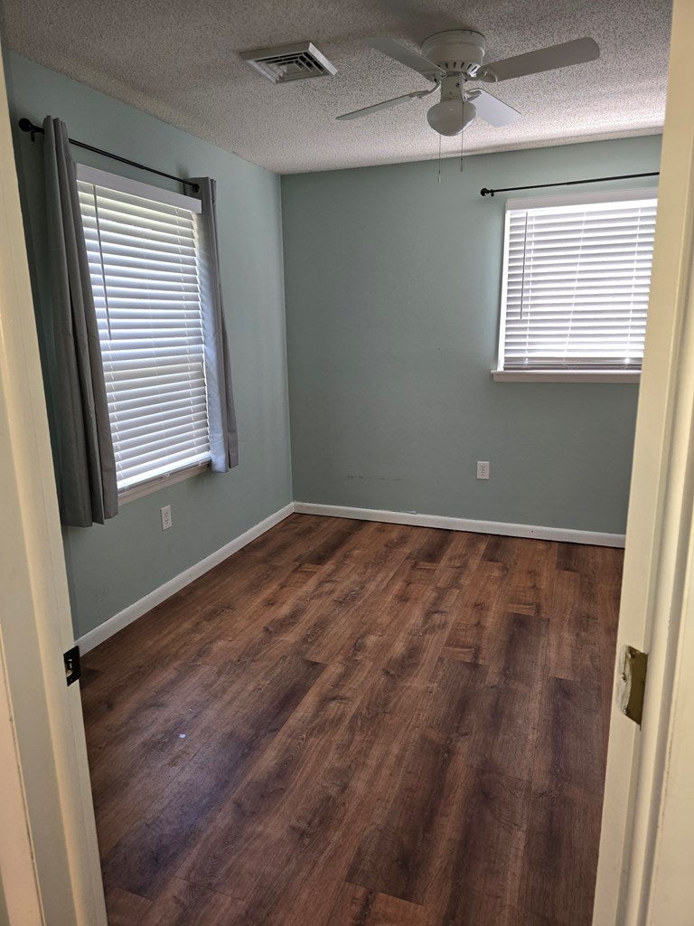 405 Rodefer Street Southwest Abingdon, VA 24210 - Photo 4 of 22 Gallery Image 4
