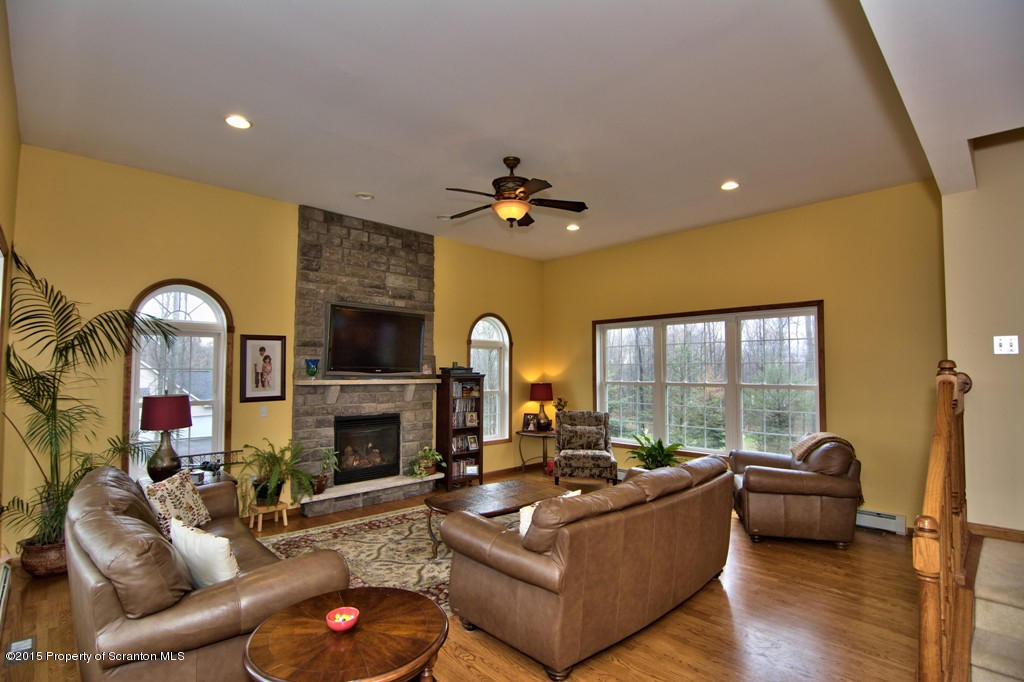 310 Union Mill Road Moscow, PA 18444 - Photo 2 of 81 Gallery Image 2
