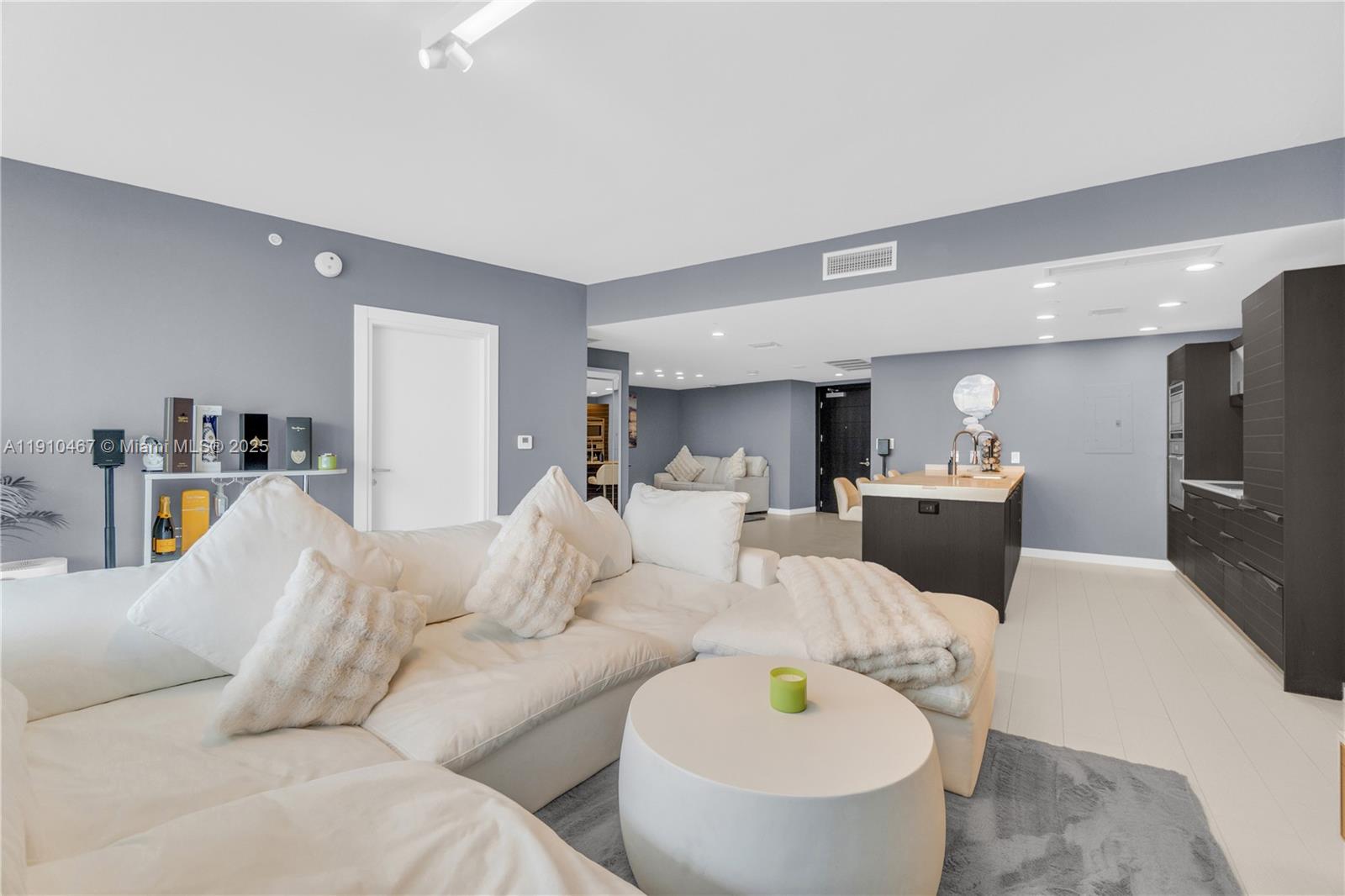 200 Biscayne Blvd Way, Unit 3907 Miami, FL 33131 - Photo 11 of 46 a living room with furniture and a table