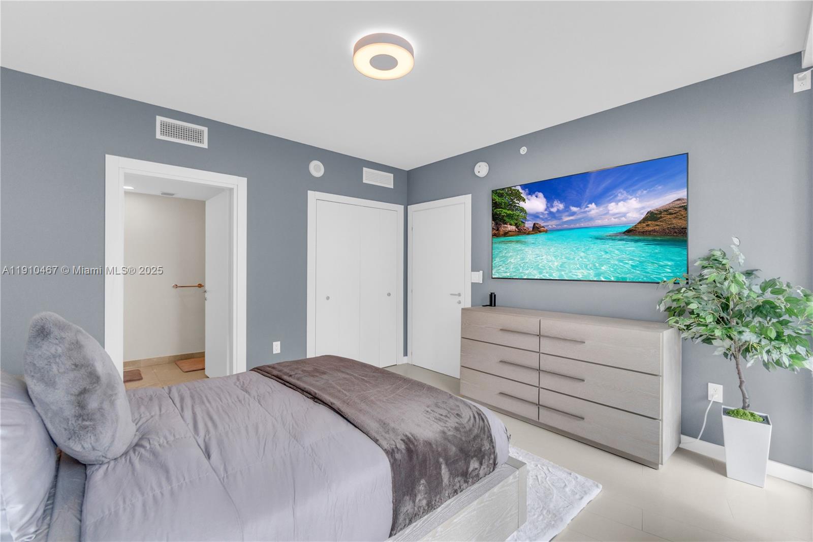 200 Biscayne Blvd Way, Unit 3907 Miami, FL 33131 - Photo 20 of 46 a bedroom with a bed and a flat screen tv