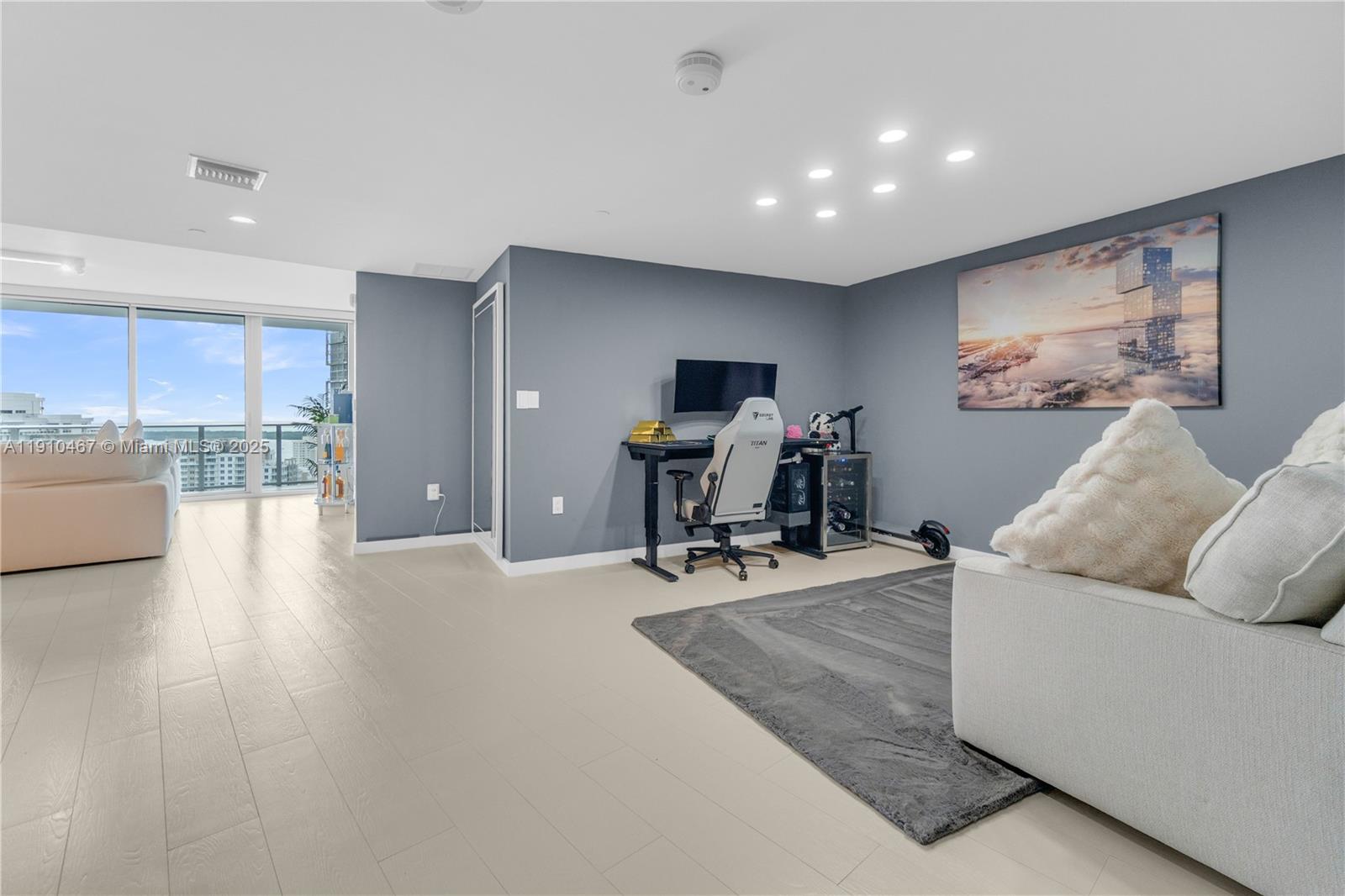 200 Biscayne Blvd Way, Unit 3907 Miami, FL 33131 - Photo 26 of 46 a view of a livingroom with furniture and a flat screen tv
