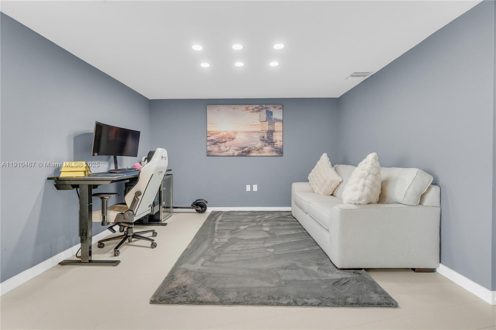 200 Biscayne Blvd Way, Unit 3907 Miami, FL 33131 - Photo 28 of 46 a living room with a couch and a flat screen tv