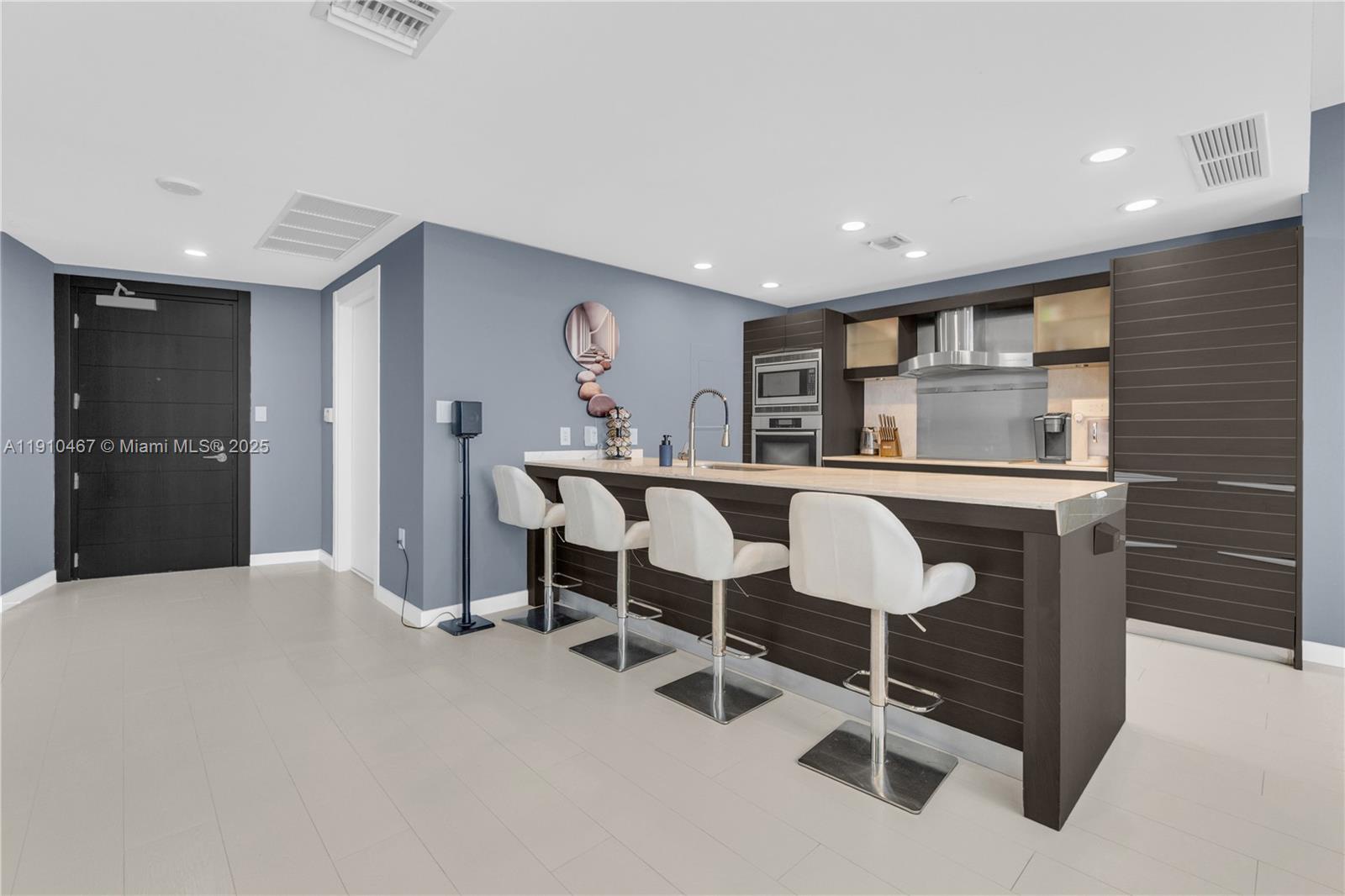 200 Biscayne Blvd Way, Unit 3907 Miami, FL 33131 - Photo 3 of 46 a dining room with furniture and window