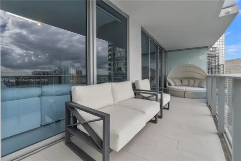 $1,300,000 | 200 Biscayne Blvd Way, Unit 3907, Miami, FL 33131