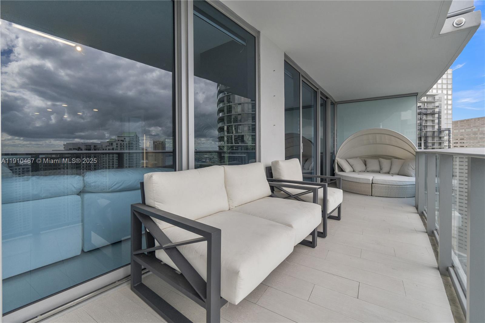 200 Biscayne Blvd Way, Unit 3907 Miami, FL 33131 - Photo 35 of 46